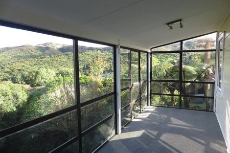 Photo of property in 18 John Witton Drive, Crofton Downs, Wellington, 6035