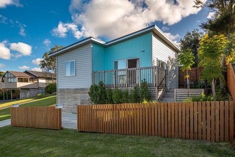 Photo of property in 15 Rosario Crescent, Red Beach, 0932