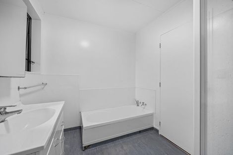 Photo of property in 29 Woodbank Drive, Glen Eden, Auckland, 0602