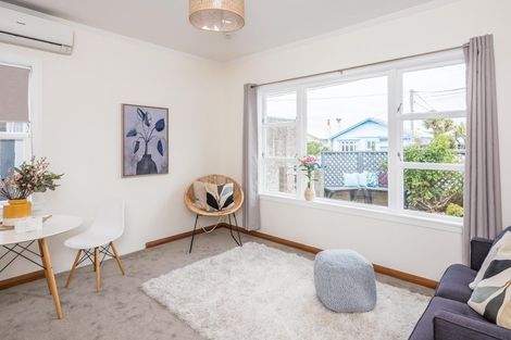 Photo of property in 23 Resolution Street, Lyall Bay, Wellington, 6022