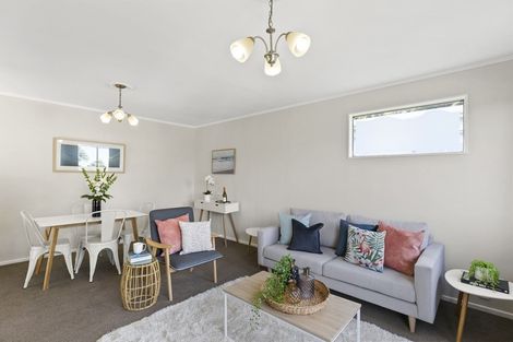 Photo of property in 29b Omega Street, Newlands, Wellington, 6037