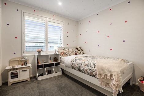 Photo of property in 8 Tahuna Minhinnick Drive, Glenbrook, 2681