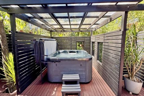 Photo of property in 11 Fitzpatrick Place, Chatswood, Auckland, 0626
