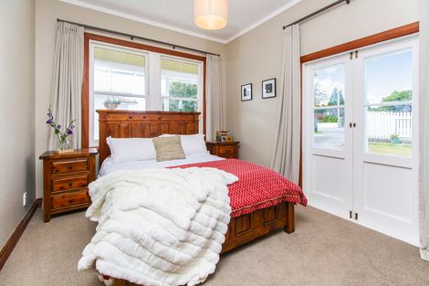 Photo of property in 87 Golf Road, New Lynn, Auckland, 0600