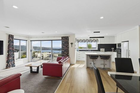 Photo of property in 3 Greenstone Place, Aotea, Porirua, 5024