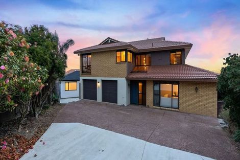 Photo of property in 37 Santa Monica Place, Goodwood Heights, Auckland, 2105