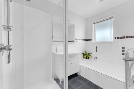 Photo of property in 17 Ashdown Place, Pahurehure, Papakura, 2113