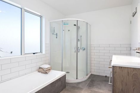 Photo of property in 16 Dudley Road, Lyttelton, 8082