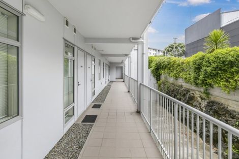 Photo of property in Shoal Haven Apartments, 106c/130 Anzac Street, Takapuna, Auckland, 0622