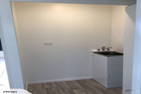 Photo of property in 21 Highland Avenue, Titirangi, Auckland, 0604