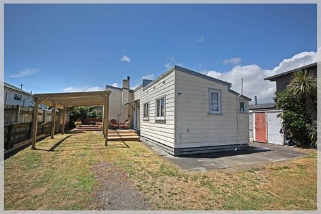 Photo of property in 26 Hall Place, Foxton Beach, Foxton, 4815