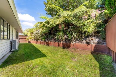 Photo of property in 6 Mcewen Crescent, Riverstone Terraces, Upper Hutt, 5018