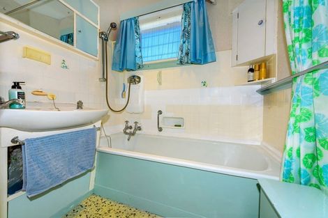 Photo of property in 36 Aorangi Road, Bryndwr, Christchurch, 8053