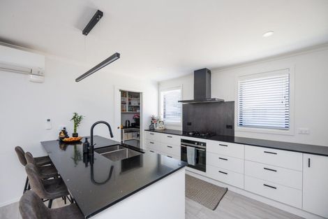Photo of property in 6 Ivy Lane, Kelvin Grove, Palmerston North, 4414