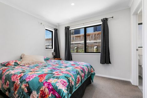 Photo of property in 310a Lakes Boulevard, Pyes Pa, Tauranga, 3112