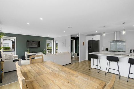 Photo of property in 6 Te Ara O Roimata, Wainuiomata, Lower Hutt, 5014
