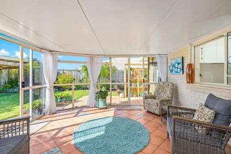 Photo of property in 39 Lakeside Drive, Orewa, 0931