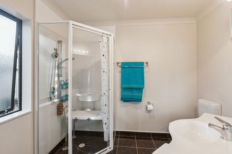 Photo of property in 1 Quadrant Heights, Paraparaumu, 5032
