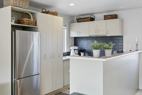 Photo of property in 208 Lake Terrace, Hilltop, Taupo, 3330