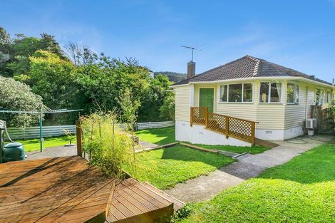 Photo of property in 25 Larsen Crescent, Tawa, Wellington, 5028