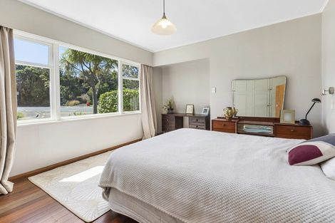 Photo of property in 1 Pinkerton Grove, Newlands, Wellington, 6037