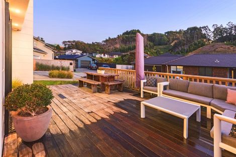 Photo of property in 5 Hull Place, Whitby, Porirua, 5024