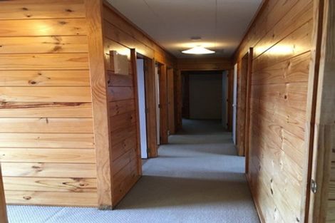 Photo of property in 2/8 Camilla Grove, Totara Vale, Auckland, 0629