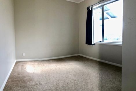 Photo of property in 18 Newington Road, Henderson, Auckland, 0612