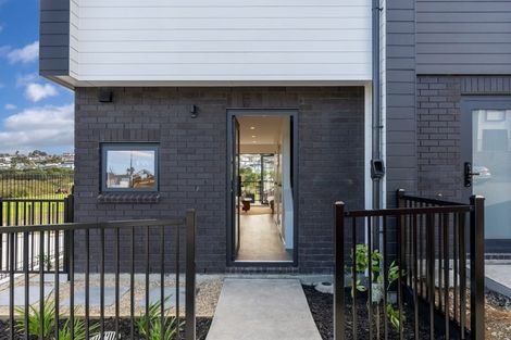 Photo of property in 11/10 Ngaroma House Drive, Hobsonville, Auckland, 0616