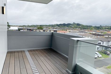 Photo of property in 1/63 Kestev Drive, Flat Bush, Auckland, 2016