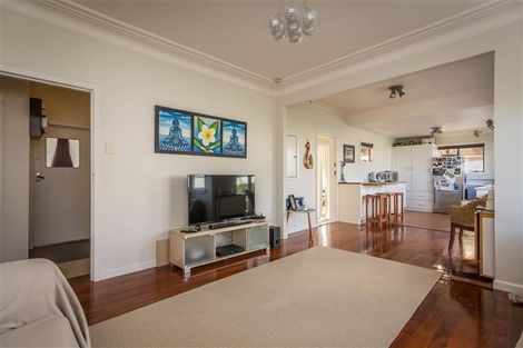Photo of property in 63 Hutchinson Avenue, New Lynn, Auckland, 0600