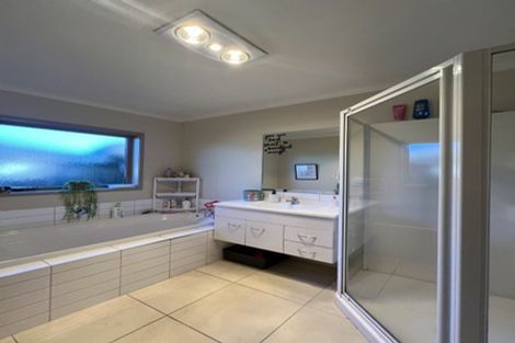 Photo of property in 129 Saint James Drive, Huntington, Hamilton, 3210