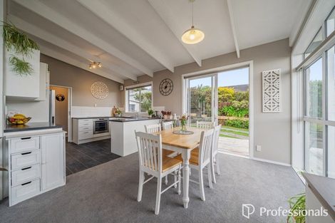 Photo of property in 6 Viscount Grove, Kelson, Lower Hutt, 5010