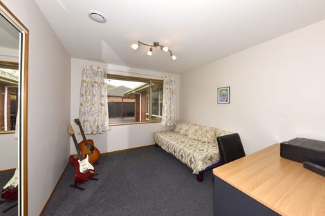 Photo of property in 25 Chesterfield Mews, Russley, Christchurch, 8042