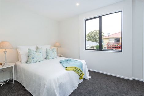 Photo of property in 10 Bishop Street, Green Bay, Auckland, 0604