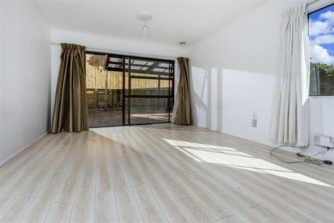 Photo of property in 5/11 Hall Road, Glenfield, Auckland, 0629