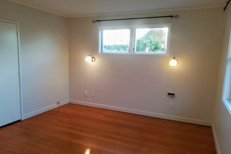 Photo of property in 2a Waller Avenue, Bucklands Beach, Auckland, 2012