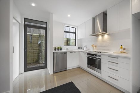 Photo of property in 13/15 Chivalry Road, Glenfield, Auckland, 0629