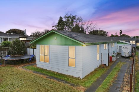 Photo of property in 8 Becker Drive, Weymouth, Auckland, 2103