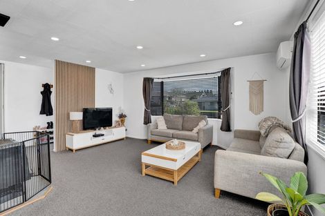 Photo of property in 16 Ngahere Street, Inglewood, 4330