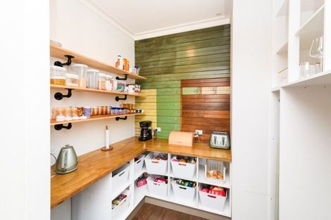 Photo of property in 84 Featherston Street, Takaro, Palmerston North, 4412