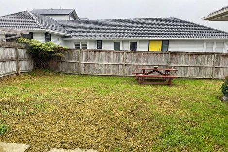 Photo of property in 5 Shamrock Lane, Te Atatu Peninsula, Auckland, 0610