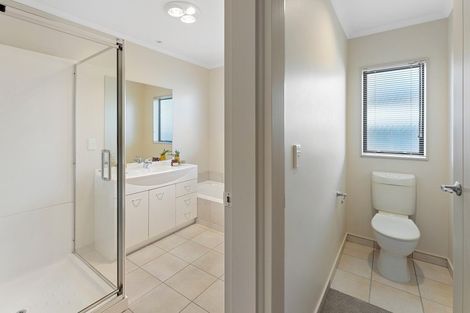 Photo of property in 98 Guildford Drive, Paraparaumu Beach, Paraparaumu, 5032