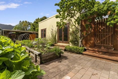 Photo of property in 18 Main Road, Waikanae, 5036