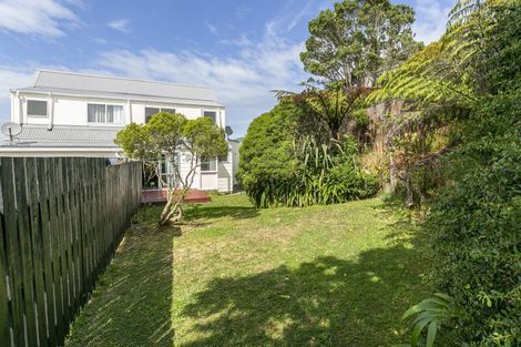 Photo of property in 5a Sunhaven Drive, Newlands, Wellington, 6037