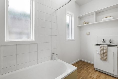 Photo of property in 5/6 North Avenue, Narrow Neck, Auckland, 0624