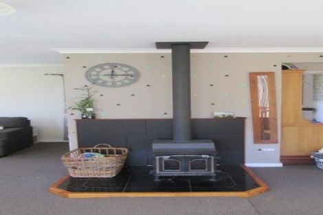 Photo of property in 62 Wyndham Road, Pinehaven, Upper Hutt, 5019