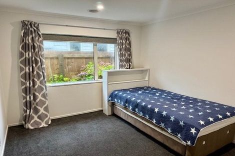 Photo of property in 8 Antigua Way, Grenada Village, Wellington, 6037