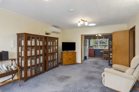 Photo of property in 18 Rewarewa Crescent, Waikanae, 5036
