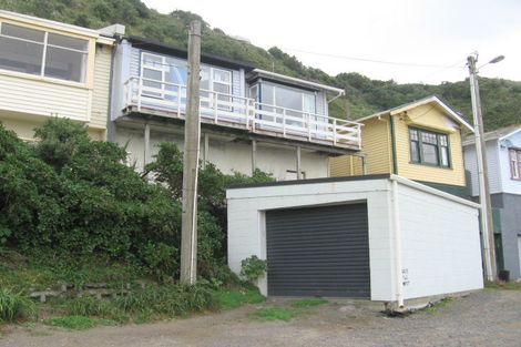 Photo of property in 412 Queens Drive, Lyall Bay, Wellington, 6022